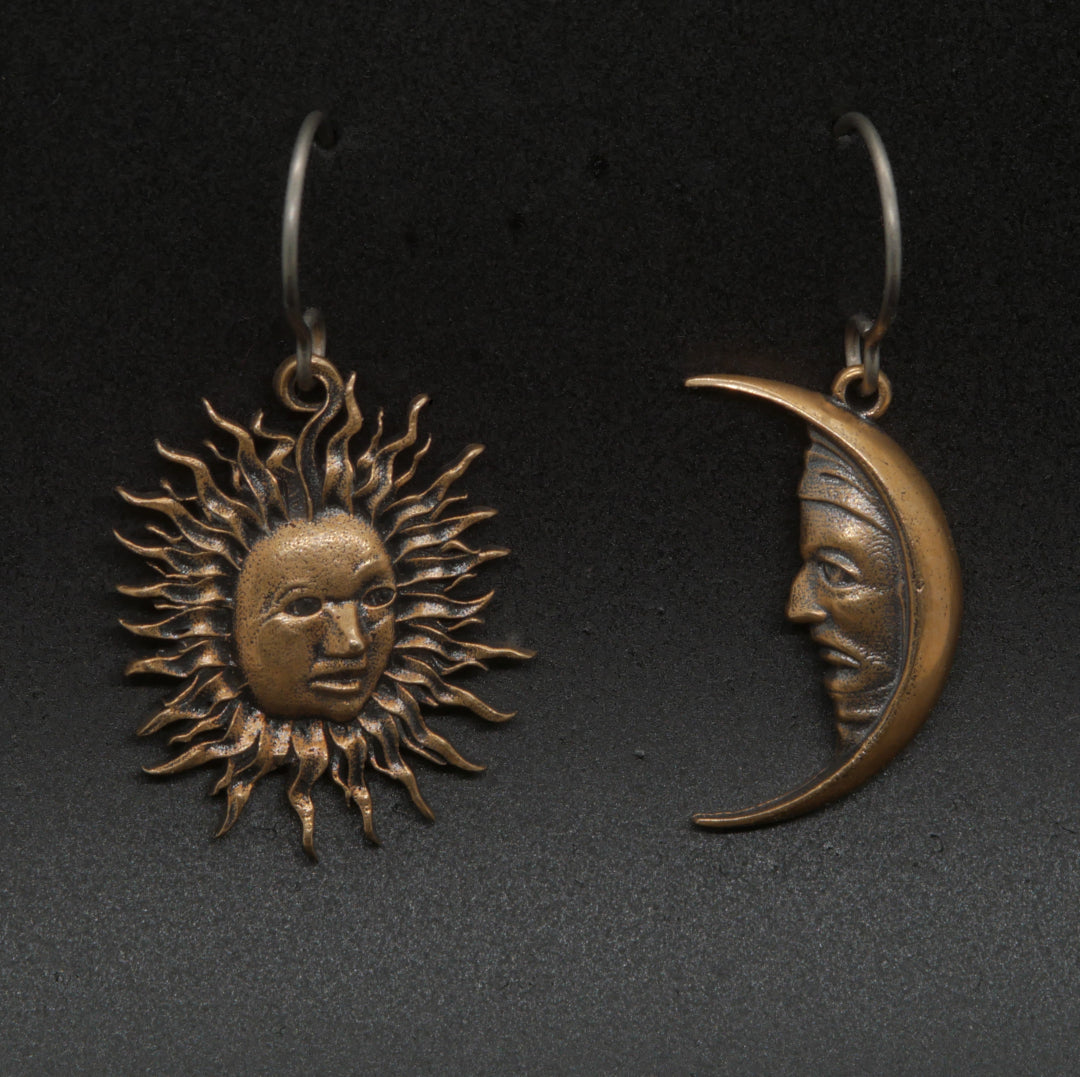 Sun&amp;Moon korvakoru pronssia.